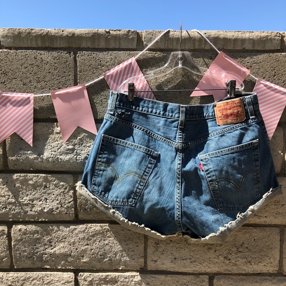 Levi’s 569 High Waisted Jean Shorts - Picture 3 of 4